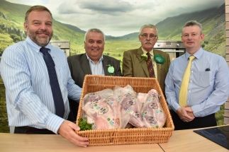 Show President kicks off summer campaign by auctioning Welsh Lamb